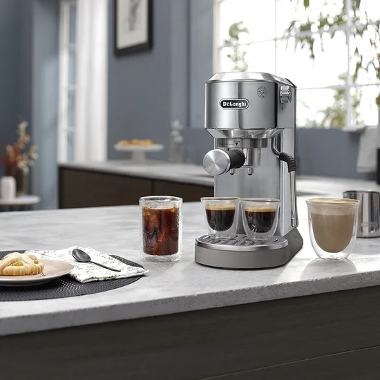 Кофеварка эспрессо DeLonghi EC890.M