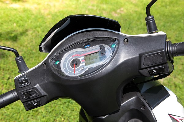 Скутер SYM Symphony SR 125 / AZ12W1-T_WH-006