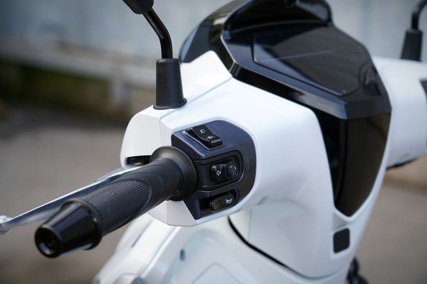 Скутер SYM Symphony ST 200 / XL20W1-EU-WE-WH-8028P