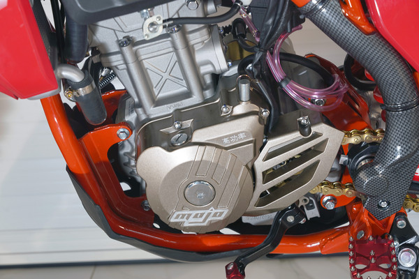 Мотоцикл BSE T9 Red Arrow TYX300SR / B0T9YD015HRR1