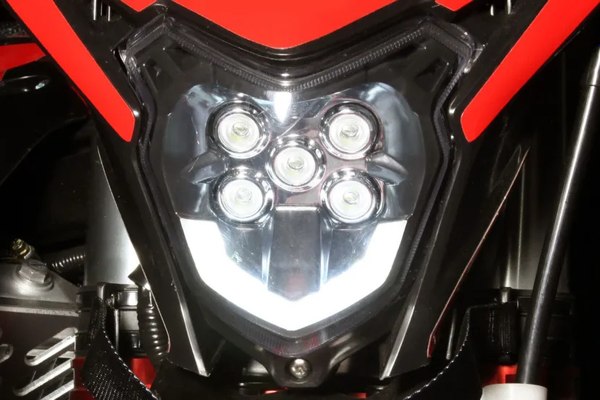 Мотоцикл BSE Z9 Red Metallic 015 / B0Z9ND015HRH1