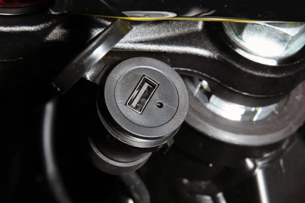 Мотоцикл BSE Z6 Y Factory Metallic / B0Z6YF035HGH2