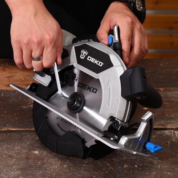 Дисковая пила Deko CSDU20 Pro / 083-1105