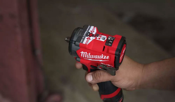 Аккумуляторный гайковерт Milwaukee M12 FCIWF12G3-0 FUEL (4933493454)