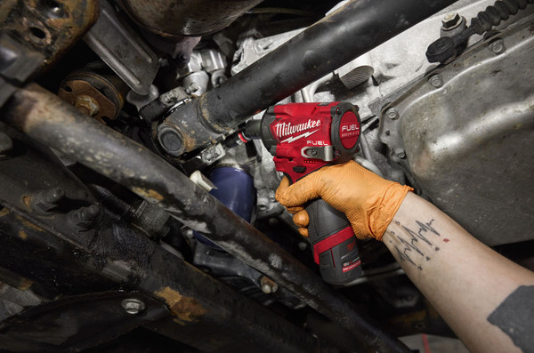 Аккумуляторный гайковерт Milwaukee M12 FCIWF38G3-0 FUEL (4933493451)