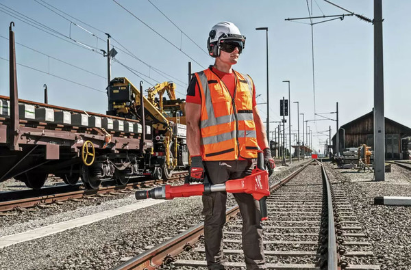 Аккумуляторный гайковерт Milwaukee M18 FHIWF1R-0C (4933493140)