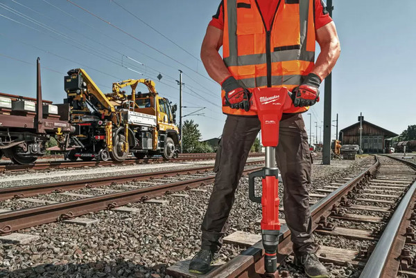 Аккумуляторный гайковерт Milwaukee M18 FHIWF1R-0C (4933493140)