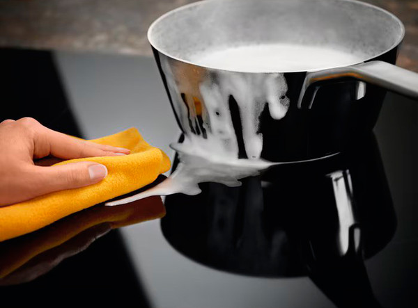 Индукционная варочная панель Electrolux EIS62453