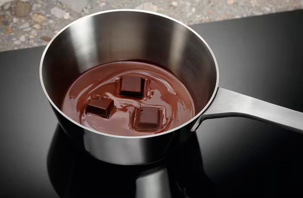 Индукционная варочная панель Electrolux EIS62453