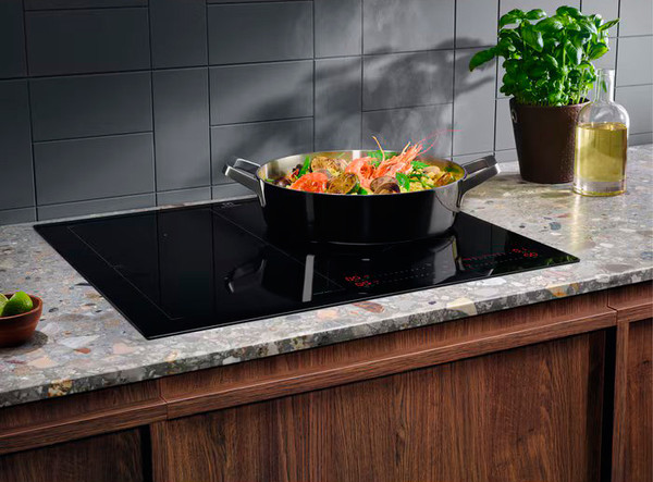 Индукционная варочная панель Electrolux EIS62453