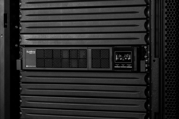 ИБП Systeme (Schneider) Electric SRV 1000ВА / SRVSE1KRTI