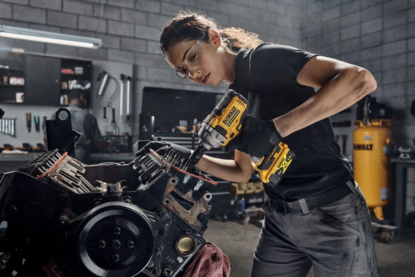 Профессиональный гайковерт DeWalt DCF892NT