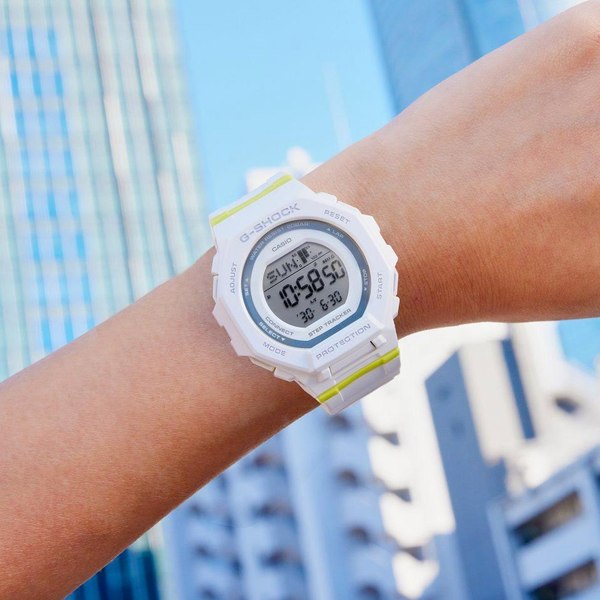 Часы наручные женские Casio GMD-B300SC-7E