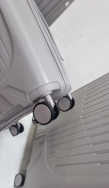 Чемодан на колесах Mironpan 23107