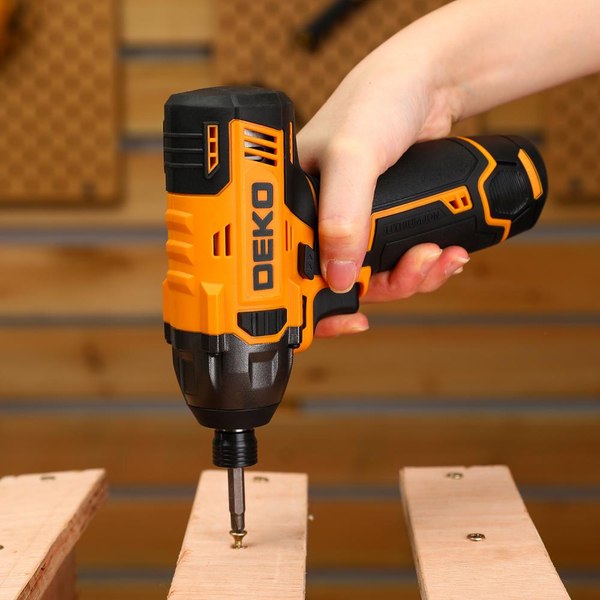 Аккумуляторный шуруповерт Deko DKIS12FU-Li / 085-1110