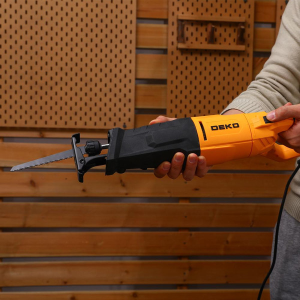 Сабельная пила Deko DKRS1300 / 085-1075
