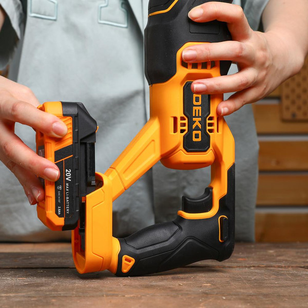 Сабельная пила Deko DKRS20 / 085-1127