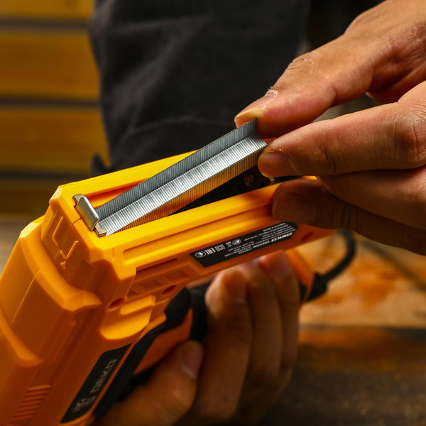 Электрический степлер Deko DKES500 / 085-1072