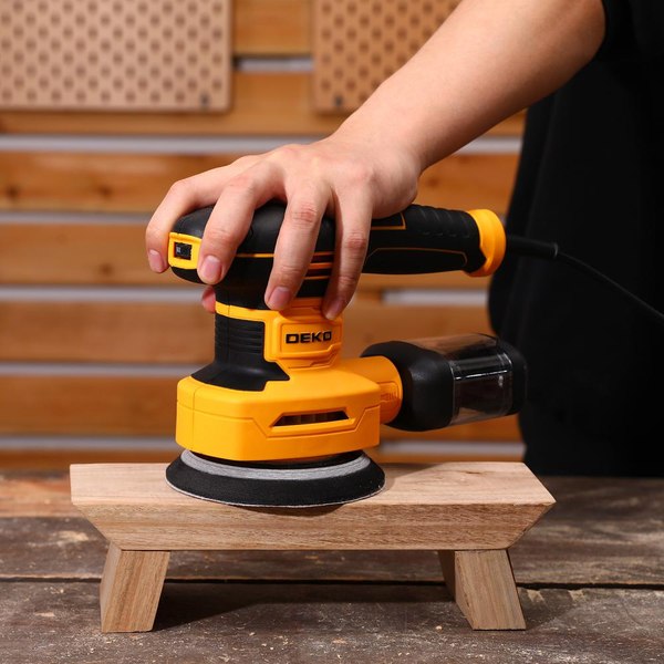 Эксцентриковая шлифовальная машина Deko DKS400W / 085-1058