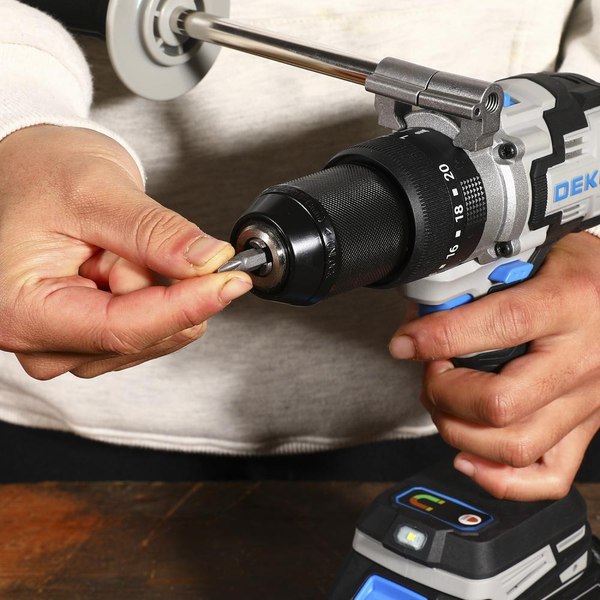 Аккумуляторная дрель-шуруповерт Deko DKCID20 PRO / 085-1068