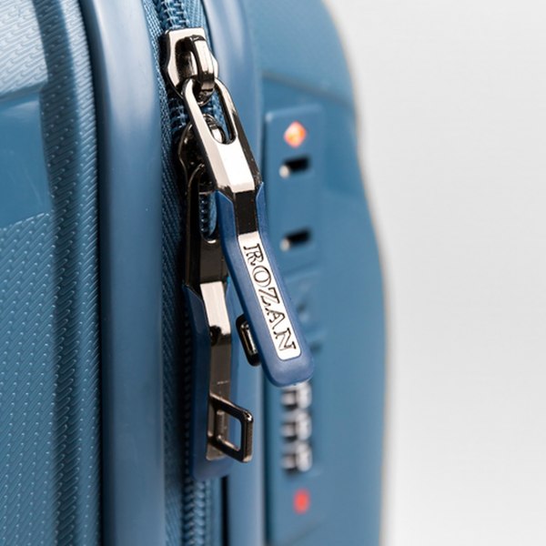 Чемодан на колесах Rozan 8823