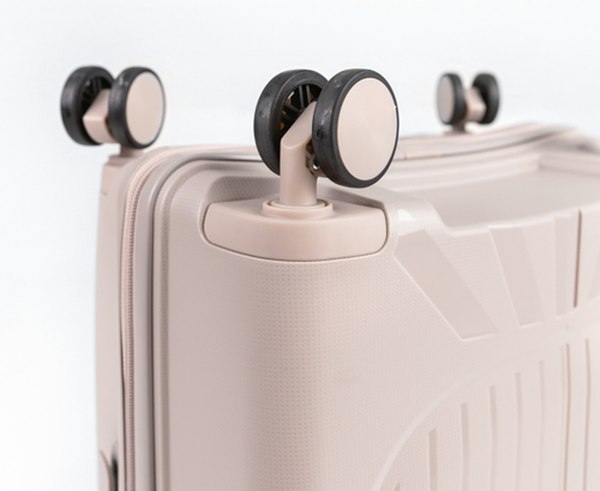 Чемодан на колесах Rozan 8823