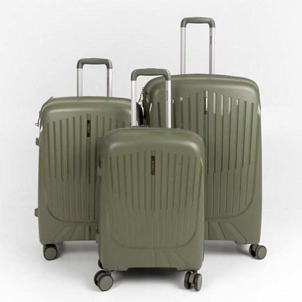 Чемодан на колесах Rozan 8823