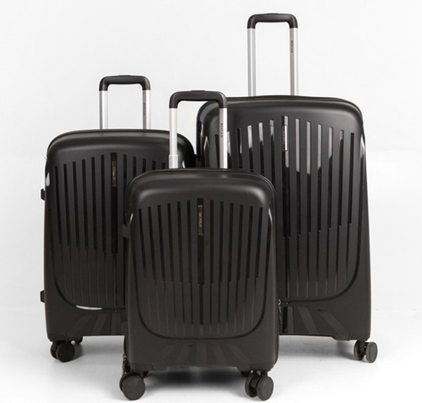 Чемодан на колесах Rozan 8823