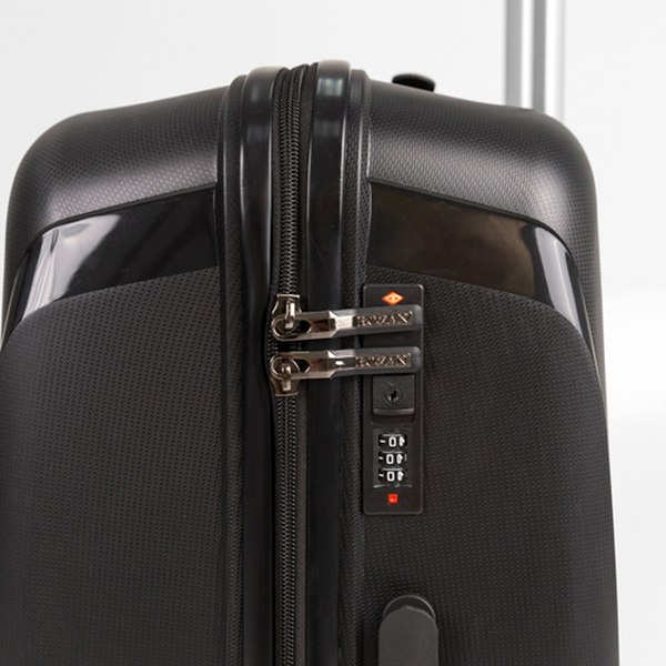 Чемодан на колесах Rozan 8823