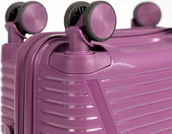 Чемодан на колесах Rozan 3934