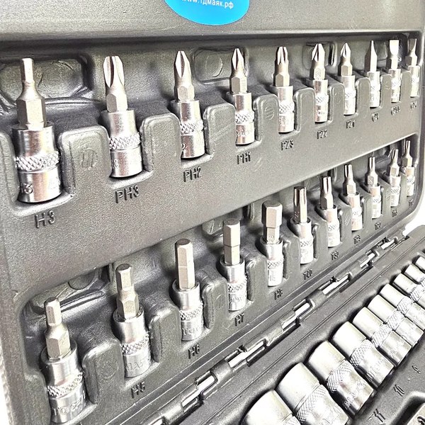 Универсальный набор инструментов Маяк авто 24606м