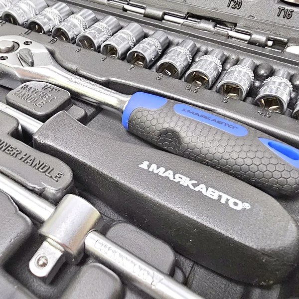 Универсальный набор инструментов Маяк авто 24606м