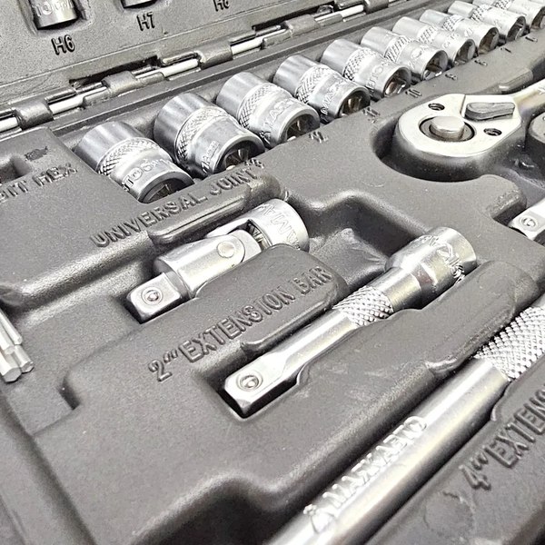 Универсальный набор инструментов Маяк авто 24606м