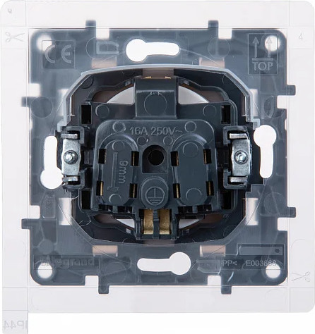 Розетка Legrand Etika 672226