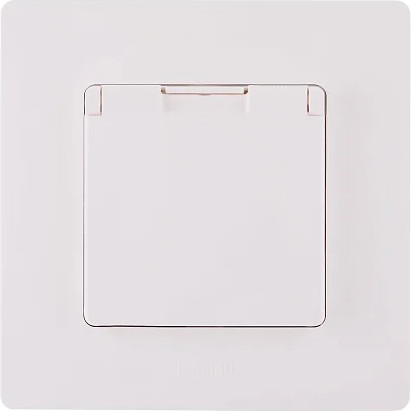 Розетка Legrand Etika 672226