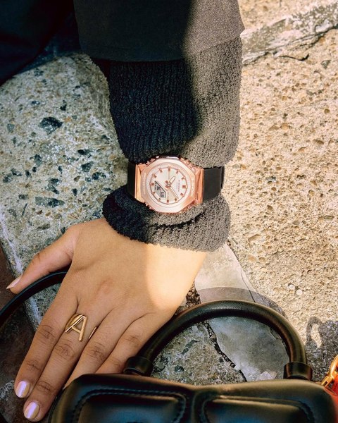 Часы наручные женские Casio GM-S2110PG-1A4