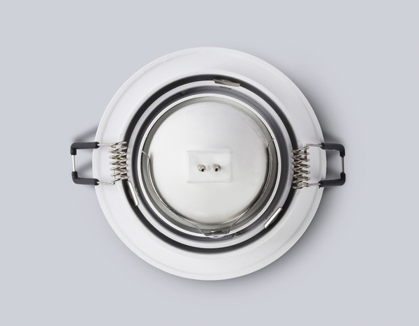 Точечный светильник Ambrella TN102822 WH/WH