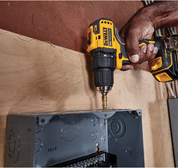 Профессиональная дрель-шуруповерт DeWalt DCD708L2T
