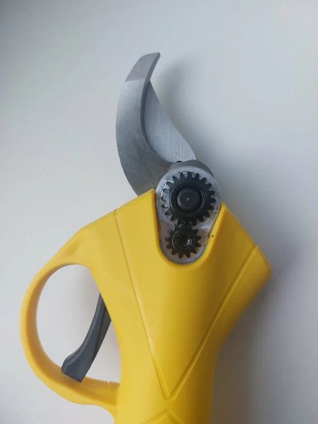 Секатор аккумуляторный EUROLUX CP-20Li-2K EA+ (70/13/140)