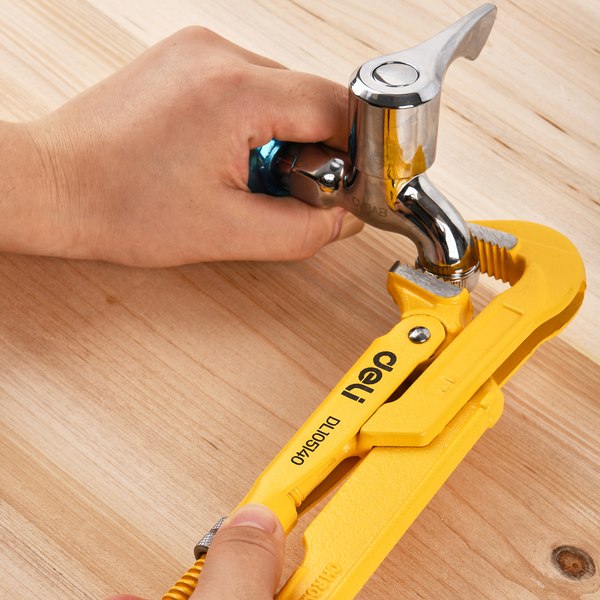 Гаечный ключ Deli EDL105140