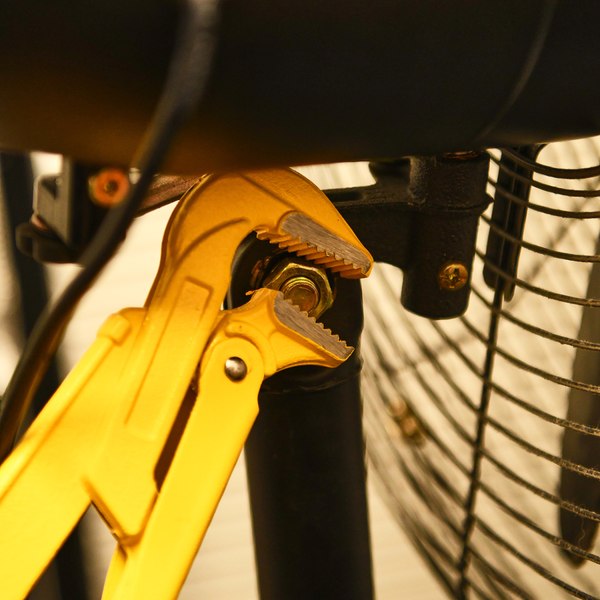 Гаечный ключ Deli EDL105167