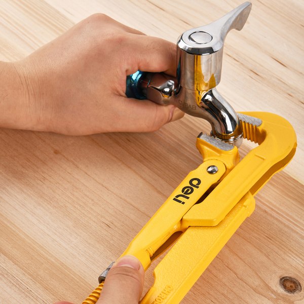 Гаечный ключ Deli EDL105167