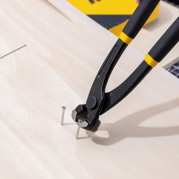 Клещи торцевые Deli EDL111009