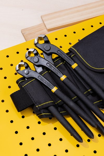 Клещи торцевые Deli EDL111009