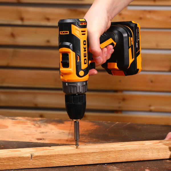 Аккумуляторная дрель-шуруповерт Deko DKCD20-Li / 085-1123