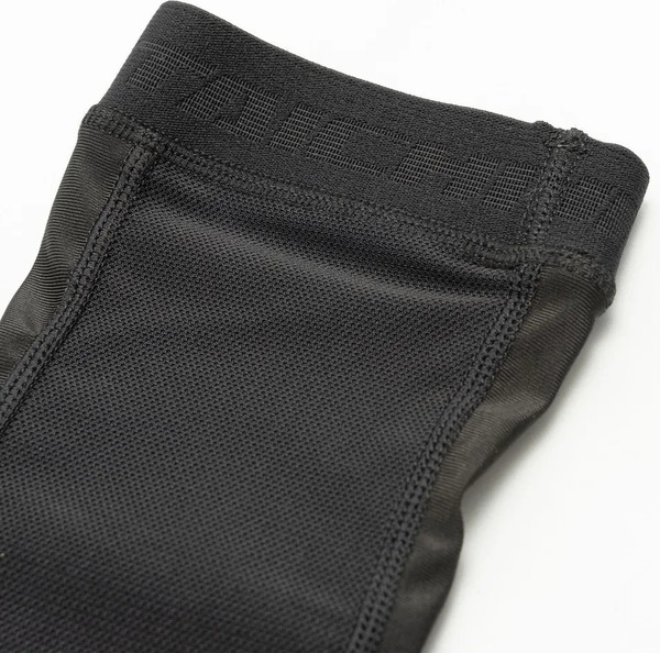 Мотонаколенники Taichi Stealth Ce Knee Guards Slim TRV087-BK01-M