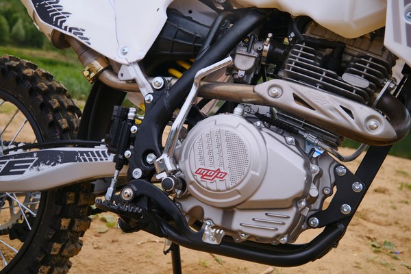 Мотоцикл BSE Z2 L 21/18 / BZ2LKA015HWH1