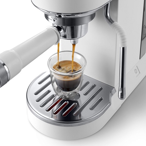 Кофеварка эспрессо DeLonghi EC890.WI