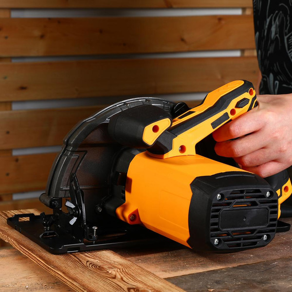 Дисковая пила Deko DKCS2300W / 084-1050