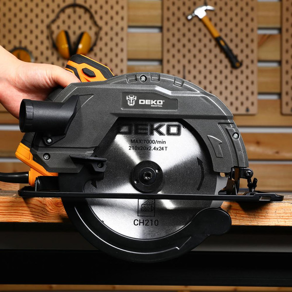 Дисковая пила Deko DKCS2300W / 084-1050